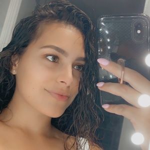 Meet your Posher, Maria camila